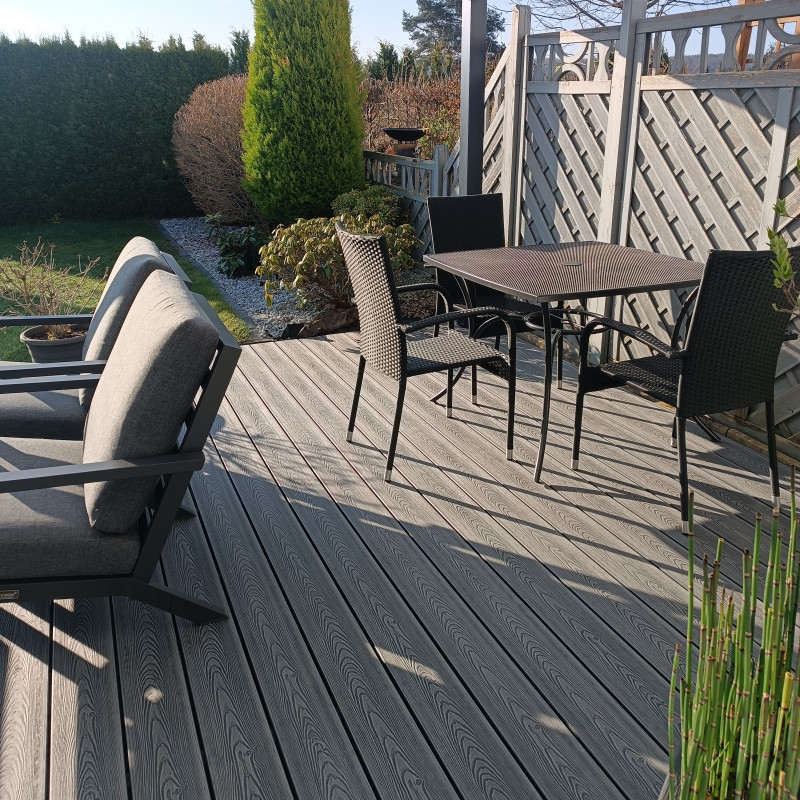 WPC Terrassendiele in Holzoptik, 25 x 148 mm, Wellenstruktur / fein, Grau