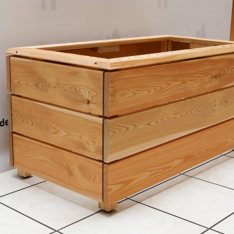 Hochbeet ohne Sichtschutz, aus Sibirischer Lärche, mit Abdeckleiste, fertig montiert.
